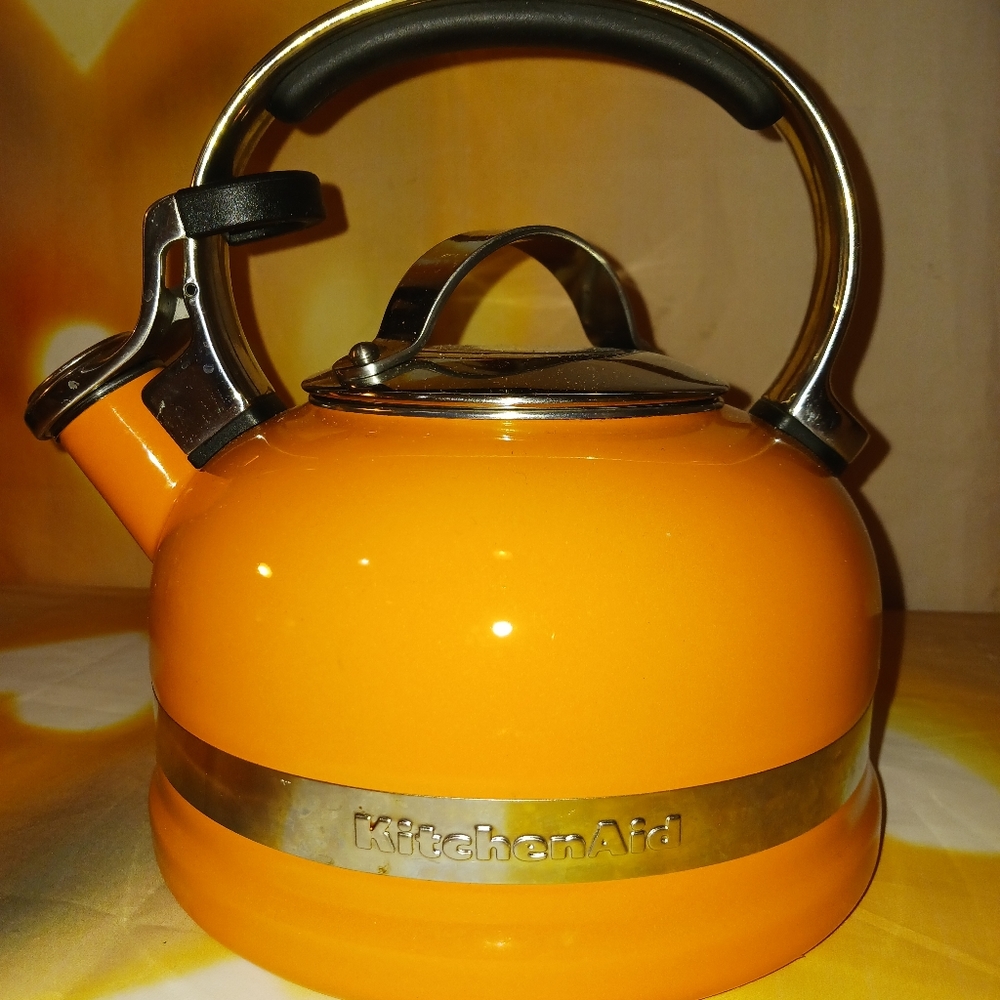 KitchenAid 2-Quart Porcelain Enamel ORANGE Tea Kettle w/Stainless Steel Handle